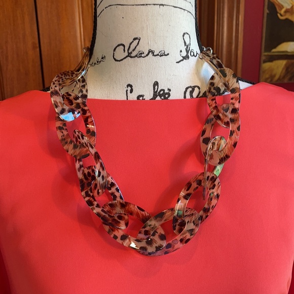 Celluloid 34” necklace with leopard print oval links - Picture 3 of 10